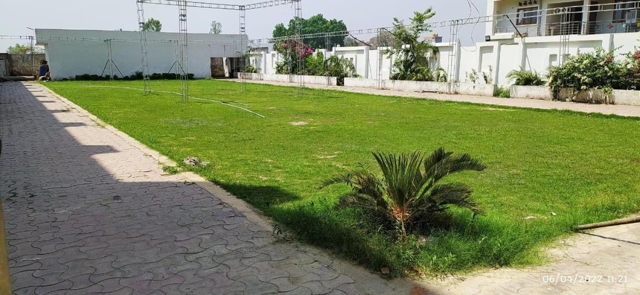 Bhagwan Hotel Gonda Dış mekan fotoğraf