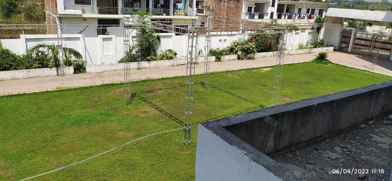 Bhagwan Hotel Gonda Dış mekan fotoğraf